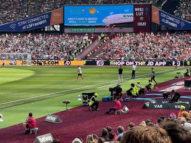 Rob Edwards and David Moyes on the touch line watching their teams play