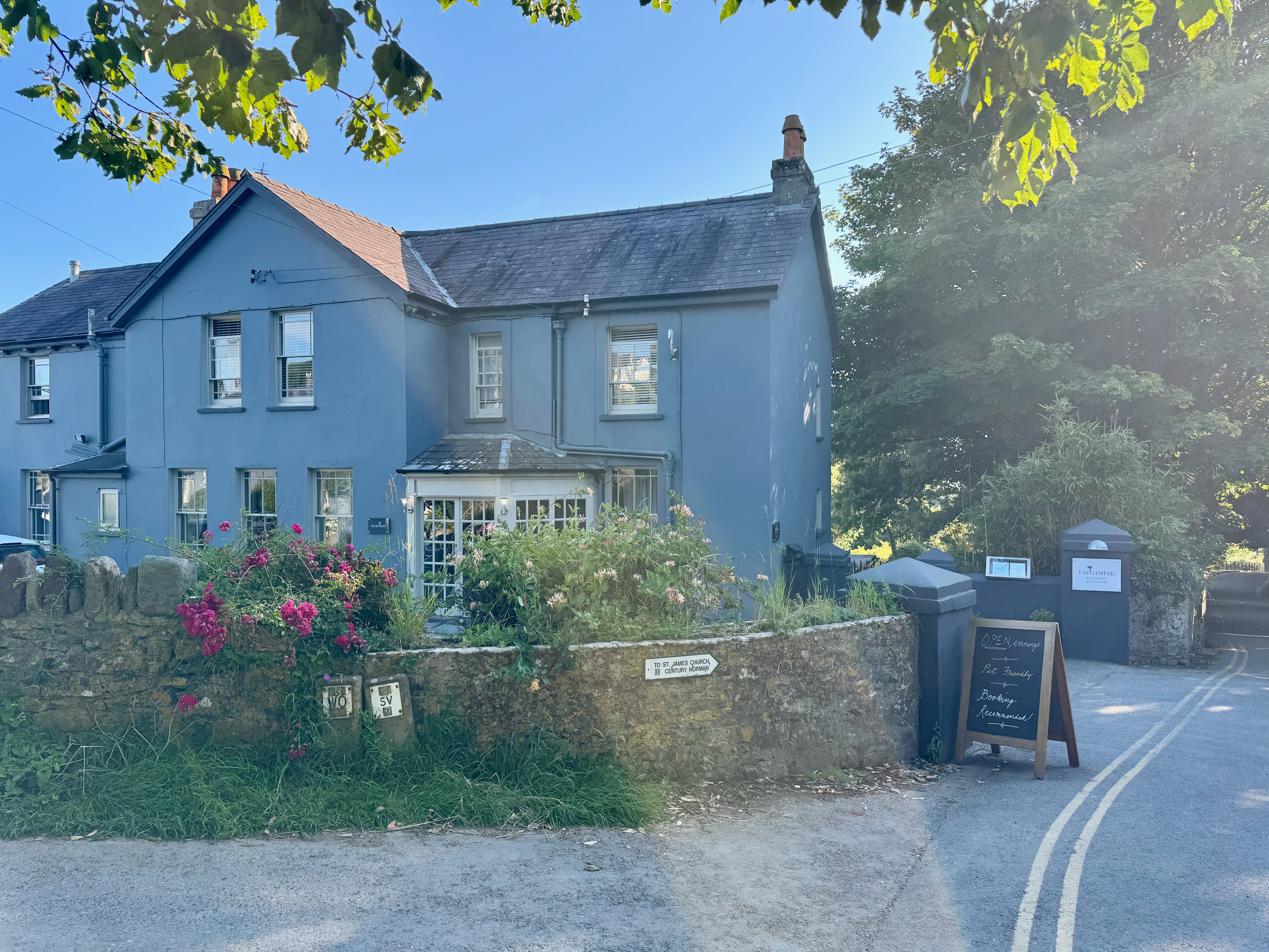 The outside of the Castlemead Hotel